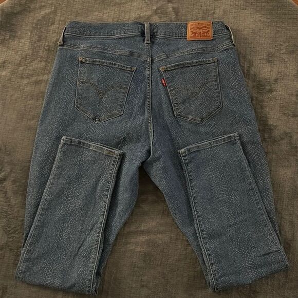 Levi’s 711 Skinny Blue Jeans with Snakeskin Pattern - Picture 3 of 3